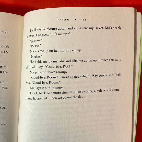 Room A Novel By Emma Donoghue Softcover Book 321 Pages - Picture 3 of 16